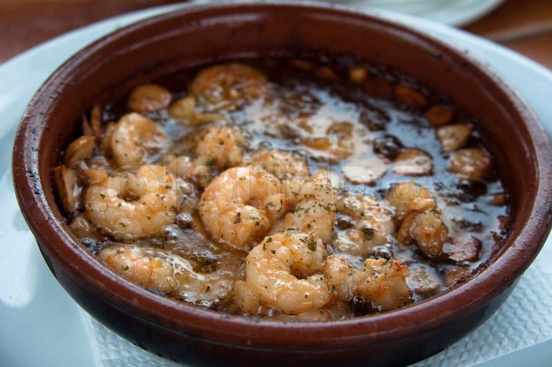 Att laga och servera tapas hemma är ett utmärkt sätt att umgås.